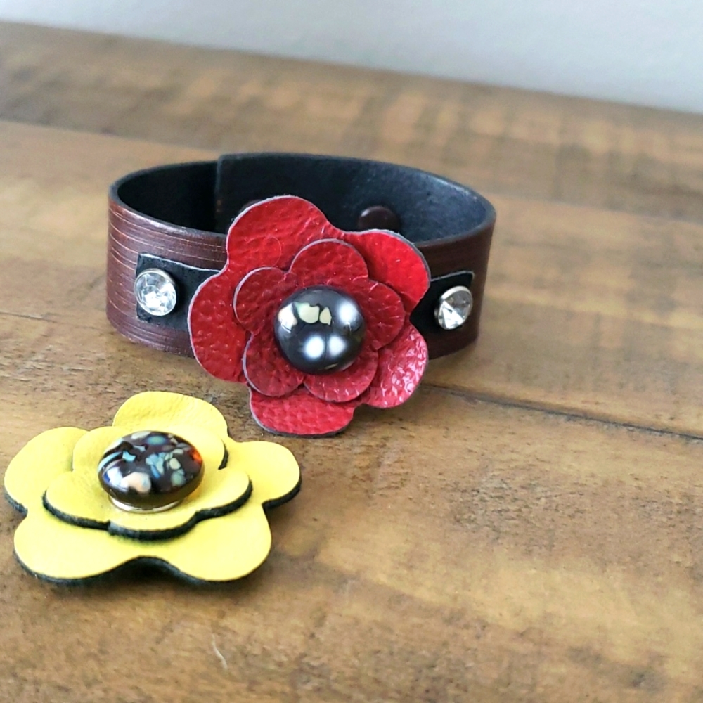 Bracelet - leather cuff w/changeable flower.